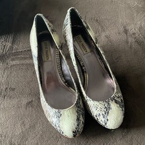 Snakeskin printed Steve madden heels 9.5